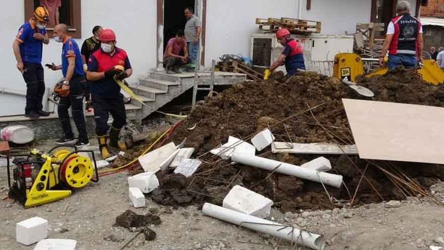 Son Dakika: İnşaatta Göçük Oldu, Yardıma Giden Asker Feci Şekilde Can Verdi!