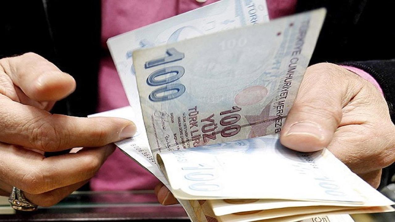 Bankalar Emeklilere Özel Fırsatları Arttırdı! Tek Seferde 2250 Lira Verilecek