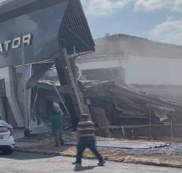 Son Dakika! İstanbul İkitelli'de Bina Çöktü Sirenler Çalıyor