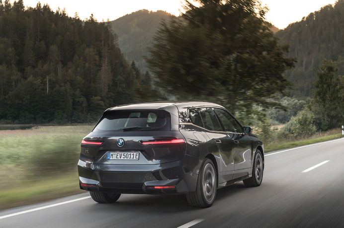 TOGG'un Rakibi BMW iX xDrive40 Model Elektrikli Otomobilin Türkiye Satış Fiyatı Belli Oldu