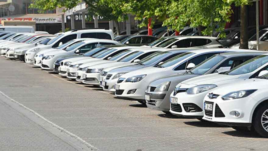 Sıfır Araç Fiyatlarına Kur Güncellemesi! Dolar ve Euro Düşerken Sessizliğe Gömülen Araba Markaları Zam Yarışına Başladı