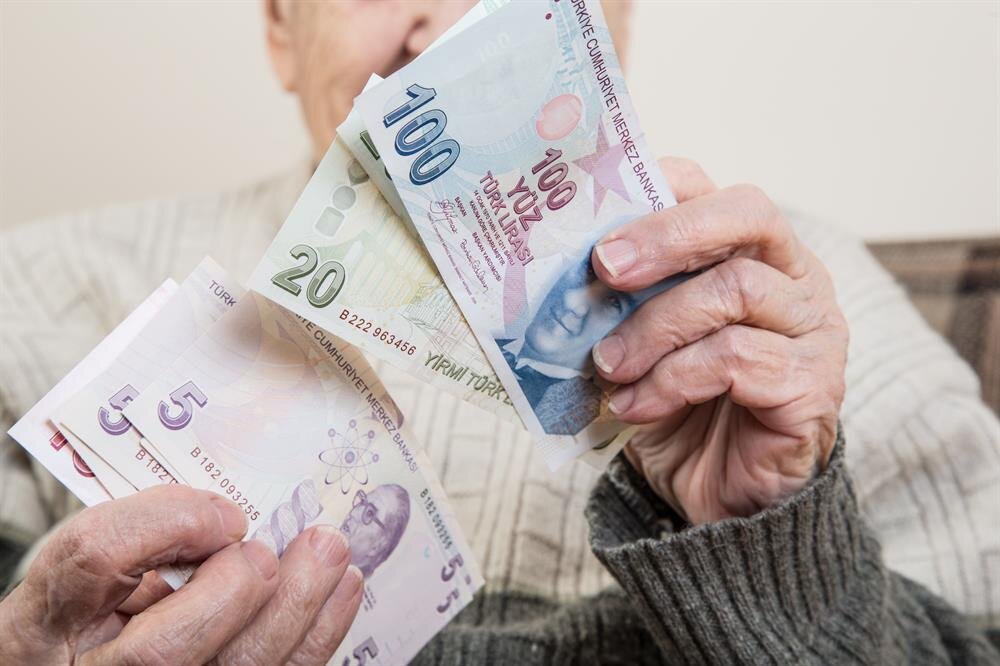 65 Yaş Üzerine Devletten 827 TL Maaş! Yaşlılık Aylığı Şartları Neler?