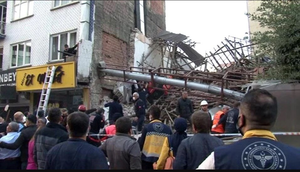 Son Dakika! Malatya'da 2 Katlı Bina Çöktü Enkaz Altında Yaralılar Var