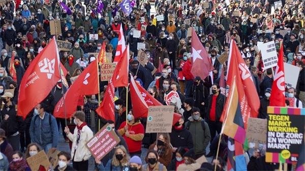 Dünyada Konut Fiyatları Krizi Yaşanıyor! Hollanda'da Yükselen Ev Fiyatları Nedeniyle Halk Sokaklara Döküldü