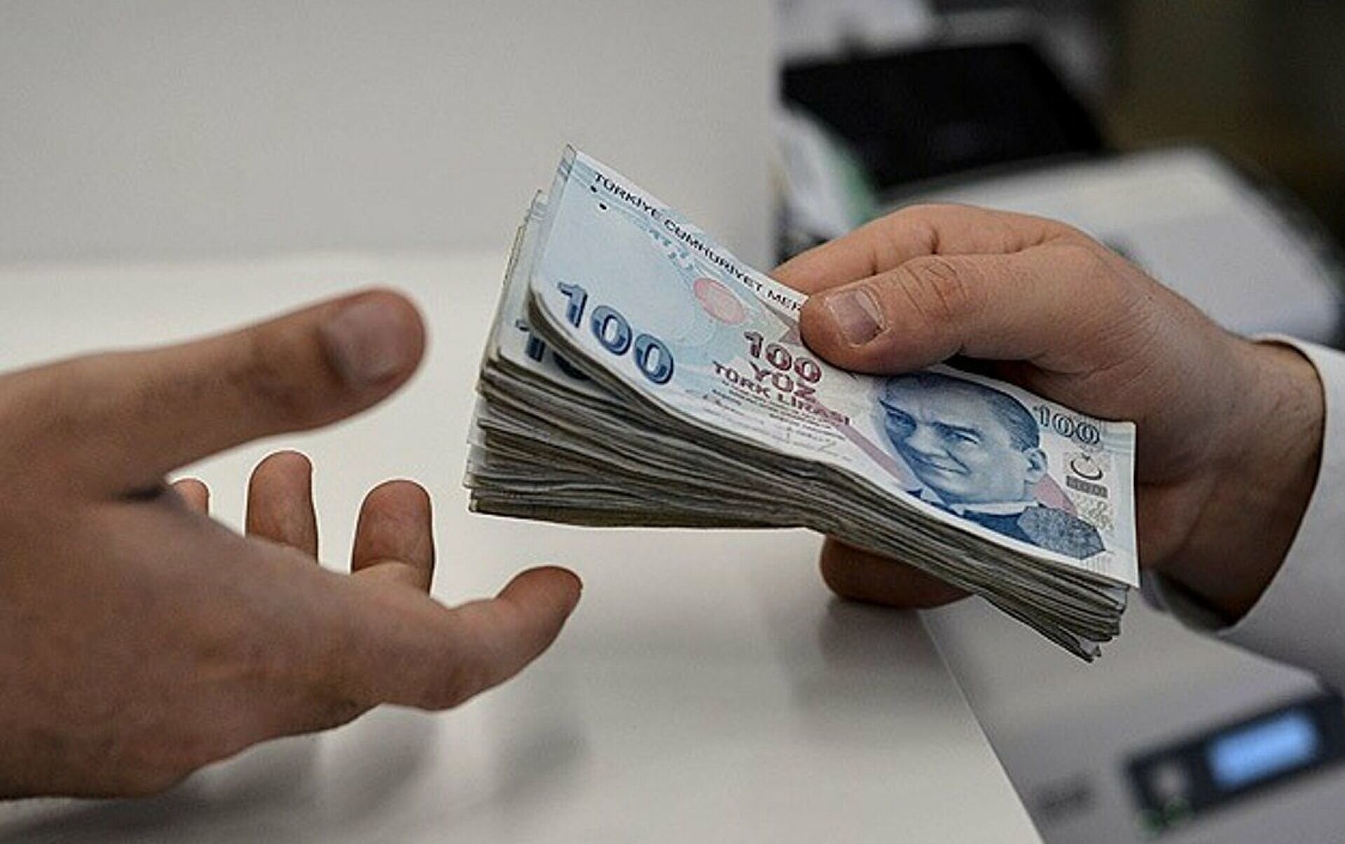 AK Parti MYK'sında Görüşüldü! İşte Erdoğan'a Sunulan 2022 Asgari Ücret Maaşı Rakamı