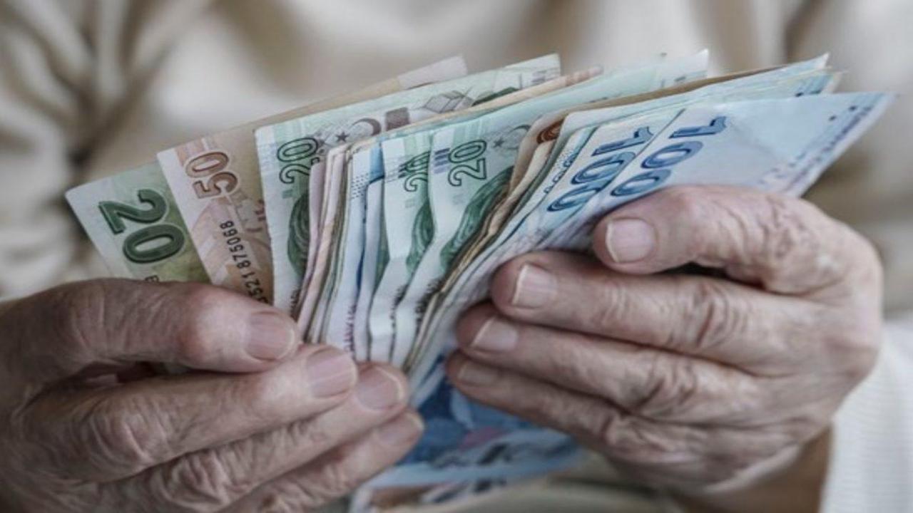 Emekli İkramiyelerinde Yeni Gelişme! Yılbaşında Emekliye 1100 Lira İkramiye Ödemesi Yapılacak mı?