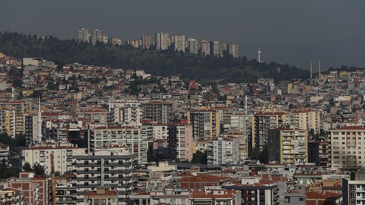 Ünlü Ekonomist Tek Tek Açıkladı! Konut Fiyatları Düşer Mi, Şu Anda Ev Alınır Mı, Fiyat Artışları Ne Zaman Hız Kesecek?