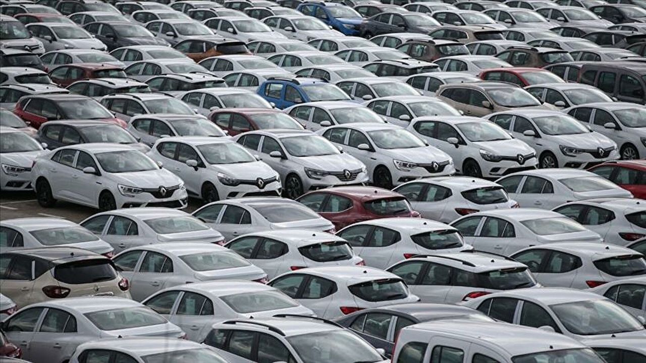 Otomobil Krizi Büyüyerek Devam Ediyor! 300 Bin Lira Altında Satılan Tek Araç Markası Açıklandı!