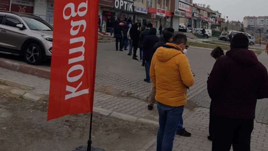 1 Ocak Eczaneler Kapalı Nöbetçi Eczanelerde Uzun Kuyruklar Oluştu