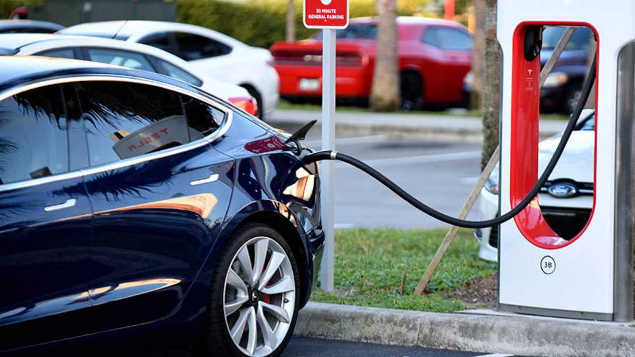 Elektrikli Araç Sahiplerinin Sevinci Kısa Sürdü Şarj Maliyetine Zam Geldi! 2022 Elektrikli Araç Şarj Ücretleri