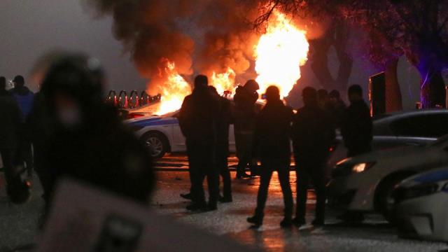 Halk Zamlara İsyan Etti, Hükümet Görevi Bıraktı!