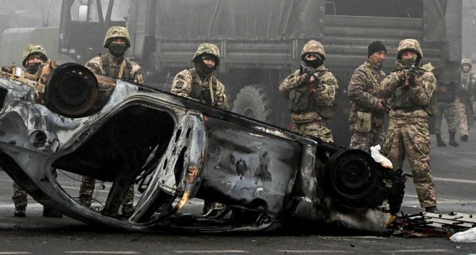 Kazakistan Devlet Başkanı Emri Verdi: 26 Protestocu Öldürüldü!