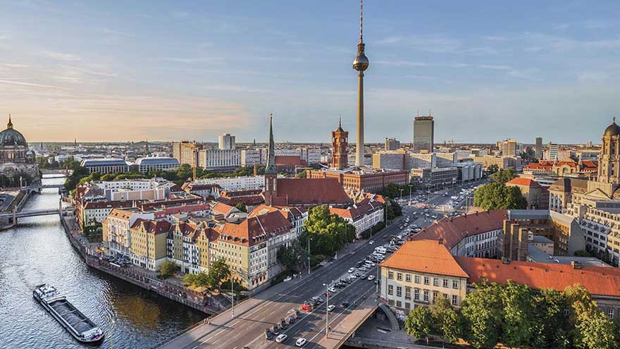Londra ve Berlin Şoför Arıyor! Ehliyeti Olanlara Almanya'da 53 Bin TL, İngiltere'de 64 Bin TL Aylık Maaş