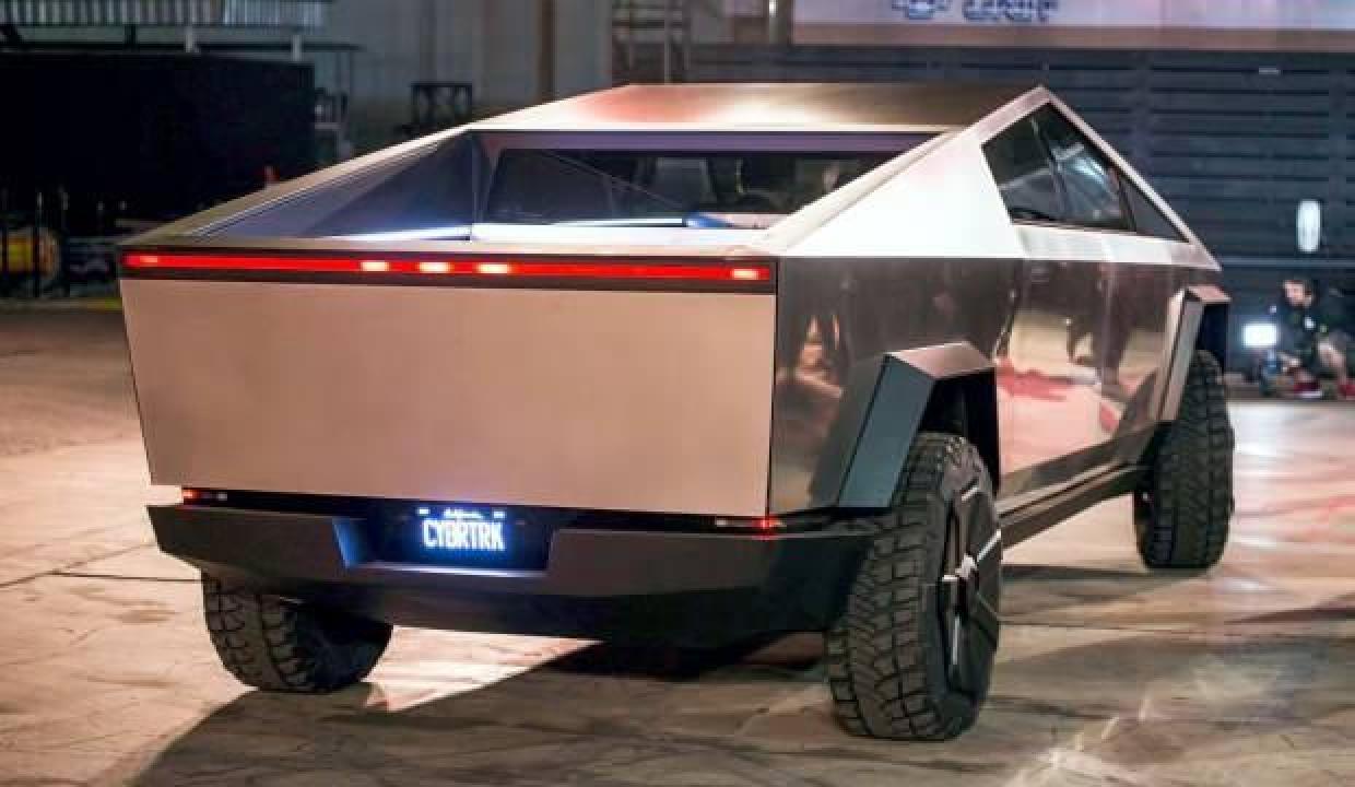 Elon Musk Duyurdu: Cybertruck Ne Zaman Satışa Çıkacak?