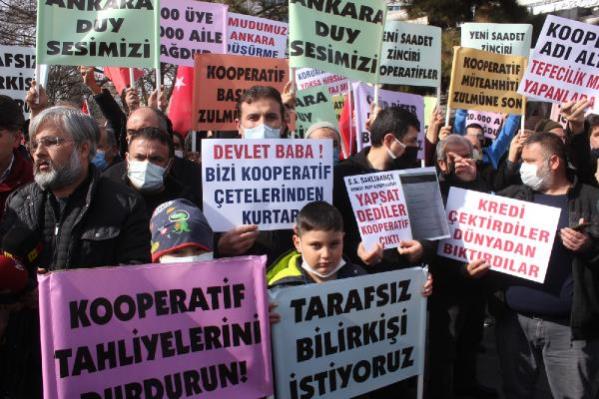 Kooperatif Mağduru 500 Kişi Meydanda Toplandı: Umudumuz Ankara Diyerek Hükümetten Yardım İstedi!