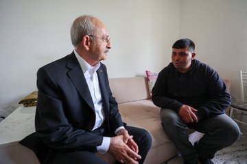 Kemal Kılıçdaroğlu Elektriği Kesilen Vatandaşları Ziyaret Etti