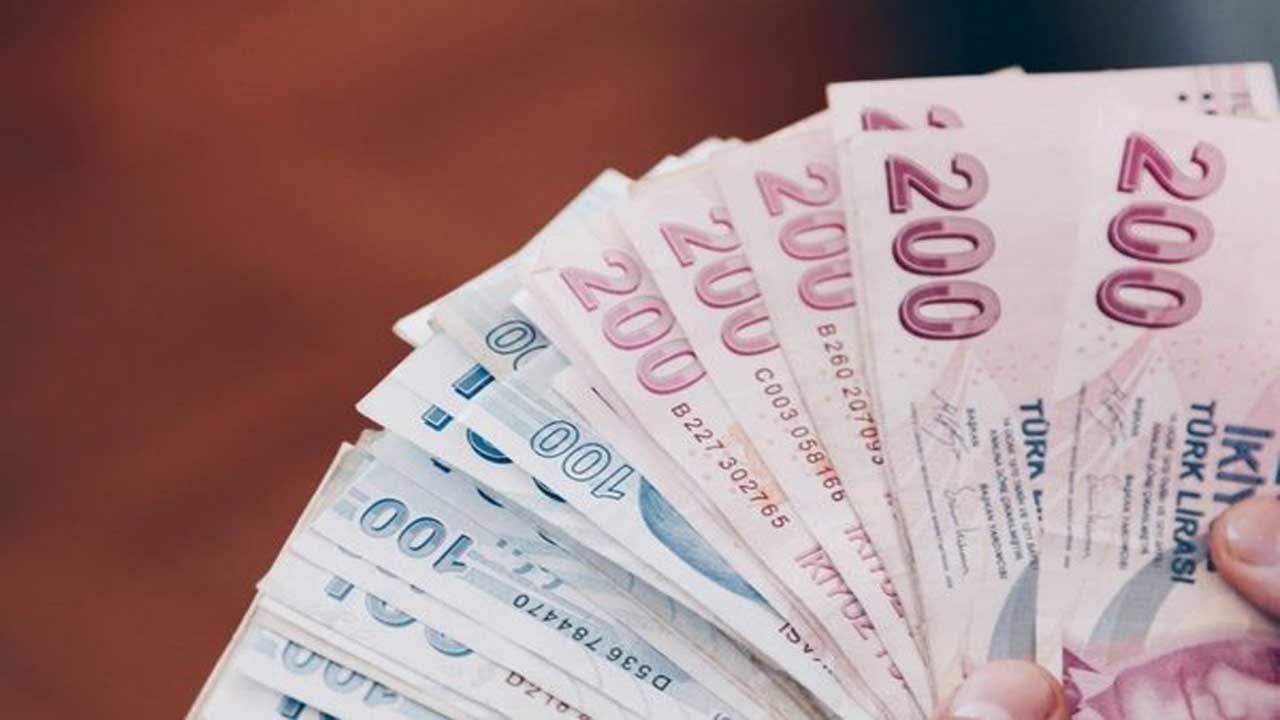 Emeklilerin Hesabına 1.100 TL Ödemeler Yarından İtibaren Yatırılmaya Başlayacak! Emekli Bayram İkramiyesine Zam Var Mı?