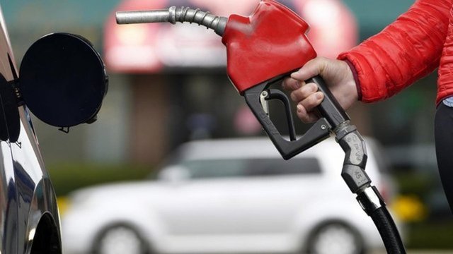 Benzine Zam Geliyor, Motorinde Artış Beklenmiyor