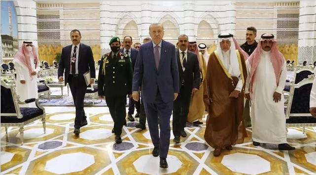 Suudi Arabistan'a Giden Erdoğan, Umre Ziyaretini Gerçekleştirdi