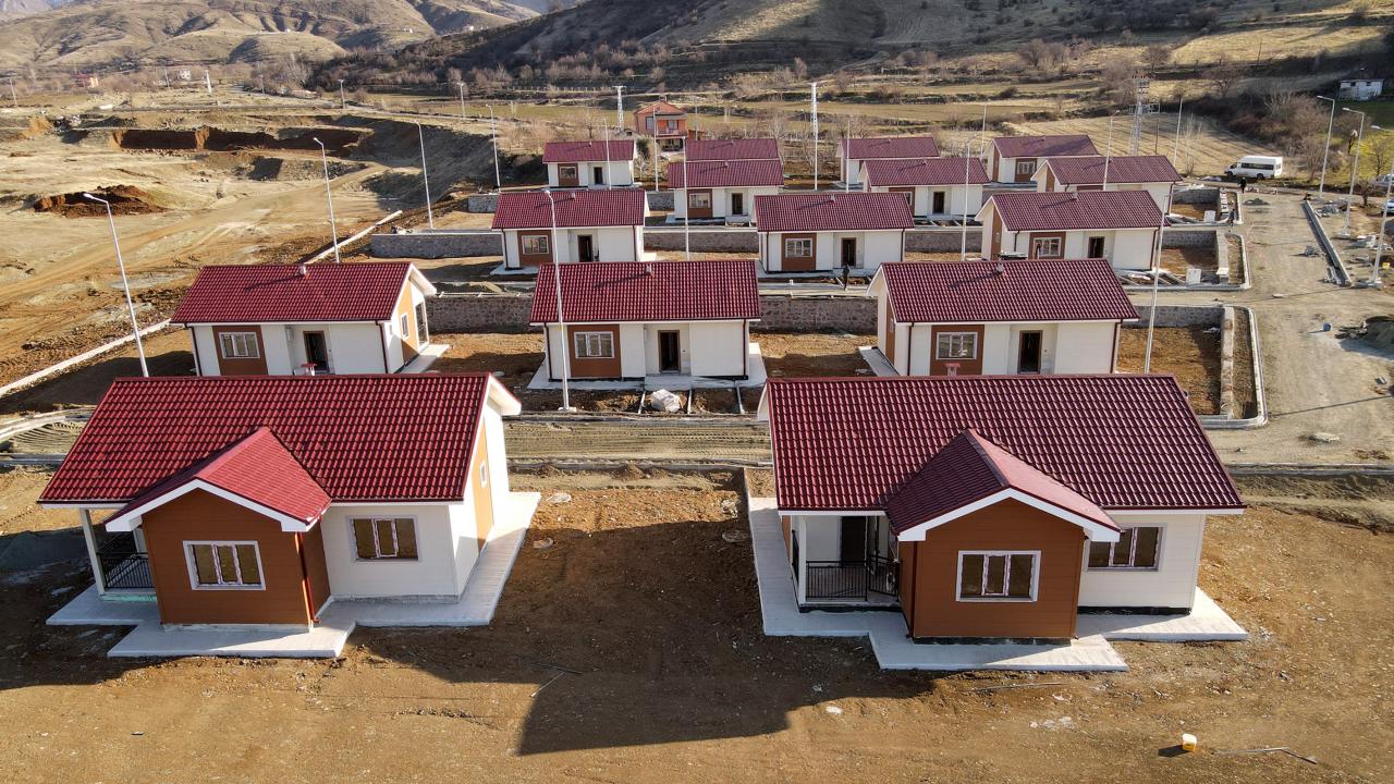 TOKİ Köyde Ev Yapmak İsteyenler İçin Açıkladı: TOKİ'den 67 Bin 500 Liraya Müstakil Köy Evleri