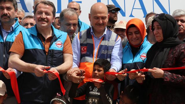 Bakan Soylu'dan önemli açıklama: 1 milyon Suriyeliye 100 bin ev yapılacak!