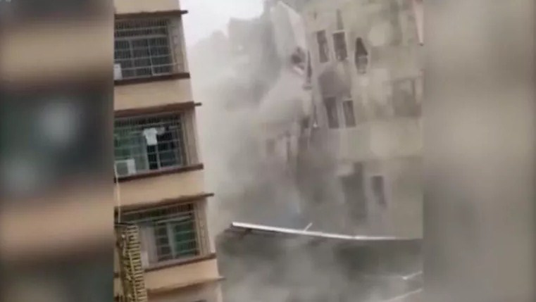 Çin'de Çöken Binadan 132 Saat Sonra Sağ Olarak Çıktı