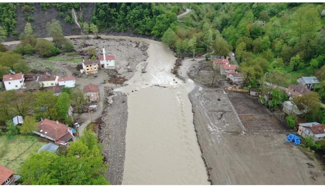 Kastamonu'da Sel Felaketinin Etkisi Sürüyor, Ulaşım Sağlanamıyor