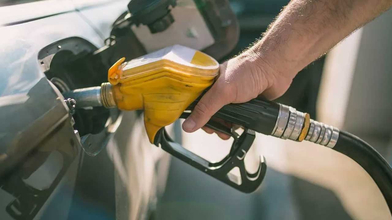 Benzine Venezuela darbesi! 23.59'a kadar bekleyenler indirimli fiyat tarifesiyle alacak