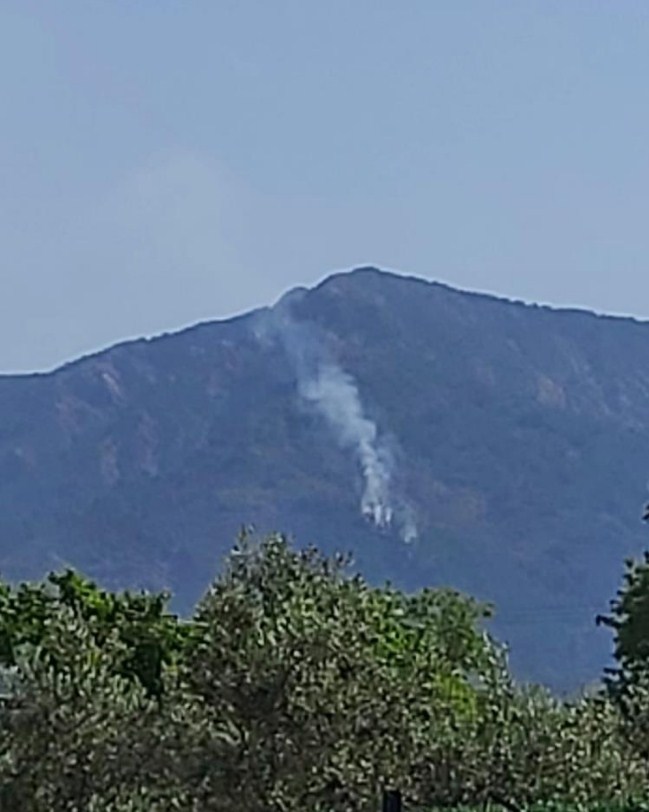 Muğla'nın Fethiye İlçesinde Yıldırım Düşmesi Sonucu Orman Yangını Çıktı