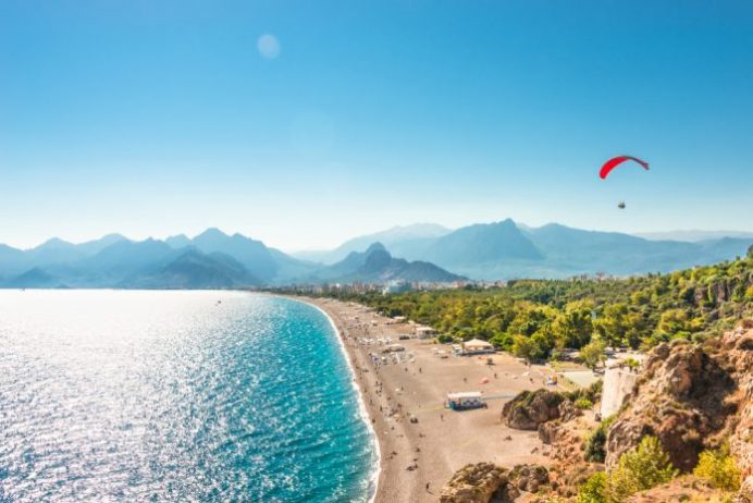 Türkiye'deki ucuz tatil İngiliz basınında: Yüksek kur Türkiye'yi 'en ucuz tatil yeri' yaptı