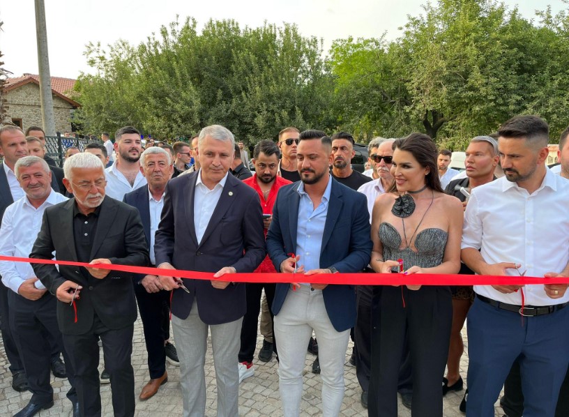 Selin Ciğerci İle Tekrar Nikah Masasına Oturan Gökhan Çıra'dan Muhteşem Bungalov Hotel Açılışı!