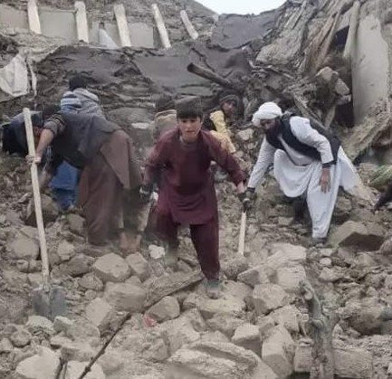 Afganistan'da 5.9'luk deprem yıkım yarattı: 1000'e yakın ölü var! Türkiye'den destek gecikmedi