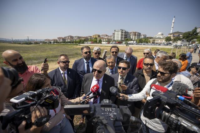 Ümit Özdağ'dan günde 200 Suriyeliye Türk vatandaşlığı veriliyor iddiası!