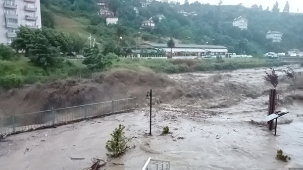 Kastamonu'da Heyelan Nedeniyle 2 Köprü Çöktü, Yollar Trafiğe Kapatıldı! Peş Peşe Uyarılar Geliyor