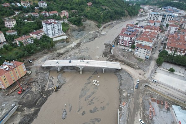 Kastamonu'da Heyelan Nedeniyle 2 Köprü Çöktü, Yollar Trafiğe Kapatıldı! Peş Peşe Uyarılar Geliyor