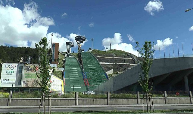 Milyonlarca Lira Harcanmıştı! Atlama Kuleleri Yine Çöktü, Bakanlıktan Ödenek Bekleniyor