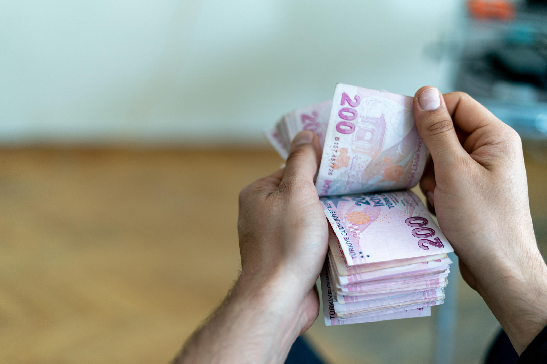 Teklif Meclis masasına konuldu: En düşük emekli maaşı 3.000 TL, asgari ücret 5.300 TL formülü!