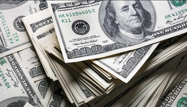 Patır patır düşecek diyen ünlü ekonomist döviz muslukları açıldı diyerek doları olanları uyardı! İşte şok eden 2022 yıl sonu dolar kuru / TL tahmini