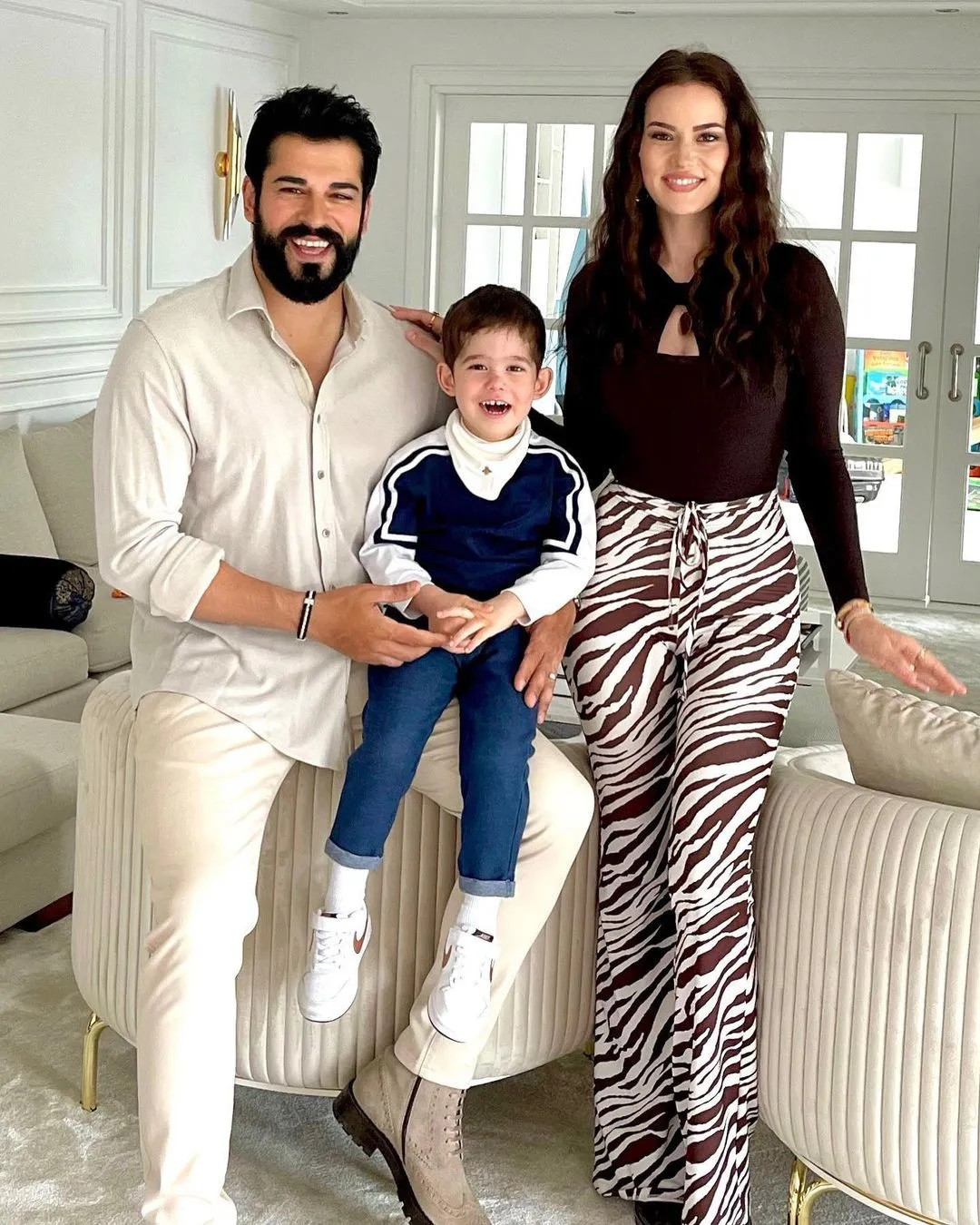 İkinci bebeklerini bekleyen Burak Özçivit ve Fahriye Evcen ile ilgili şok iddia! Kaynana- gelin kavgası Burak Özçivit'e evi terk ettirdi! Yeter artık Fahriye!