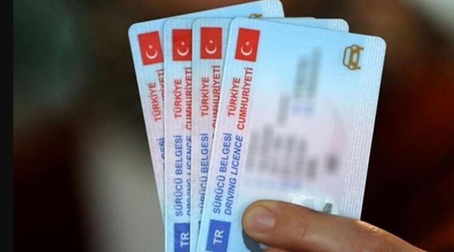 Kimlik belgesi ve ehliyeti olanlara kritik uyarı: geçerlilik süresi bitiyor! O tarihe kadar eskisini değiştirmeyene dev para cezası var