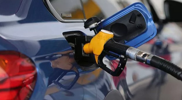 Çifter çifter geliyor, akaryakıt fiyatları tutulamıyor! Motorin ve benzine yeni zam beklentisi ilan edildi