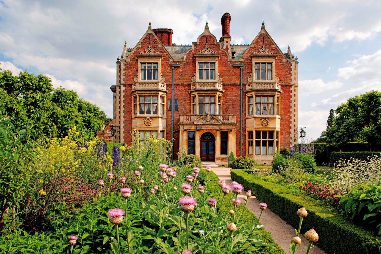 Kraliçeden kiralık! İngiltere Kraliçesi Elizabeth'in Sandringham'daki evine aylık 210 bin liraya kiracı aranıyor