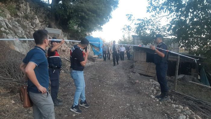Akrabalar arasında arazi anlaşmazlığı katliamı yaşandı, 15 m2'lik keçi ahırı 3 ölü, 4 yaralıya neden oldu!