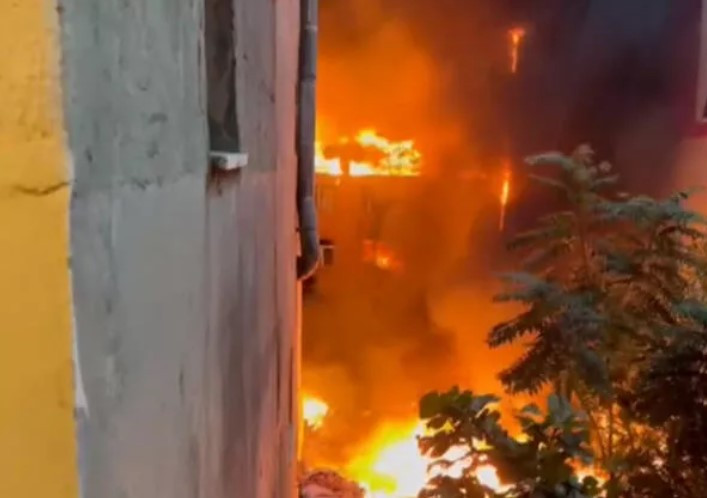 İstanbul Kadıköy'de yangın son dakika! Fikirtepe Mahallesi'nde şiddetli patlama ölü ve yaralılar var