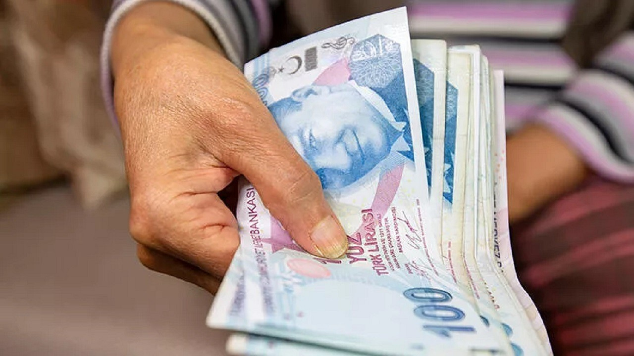 O işçilere yılbaşı ikramiyesi müjdesi verildi Cumhurbaşkanı imzasıyla 4 gün sonra hesaplara 8.233 TL ikramiye ödemesi yatacak!