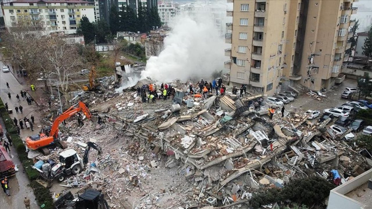 Müteahhitler iş makinelerini deprem bölgesine gönderecekler!