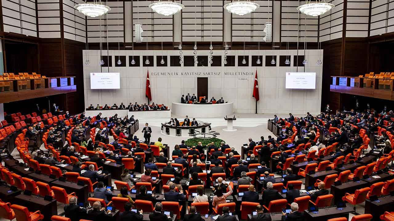 SGK Uzmanı Özgür Erdursun açıkladı! EYT'de ilk maaş Haziran ayına kaldı