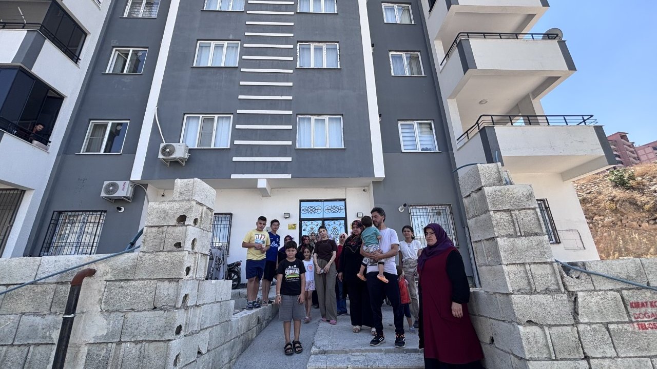 56-daire-tek-fatura-oduyor-6-yillik-binada-bitmeyen-magduriyet-muteahhit-insaati-yari-1807763-202608071051-20260807105101-2.jpg